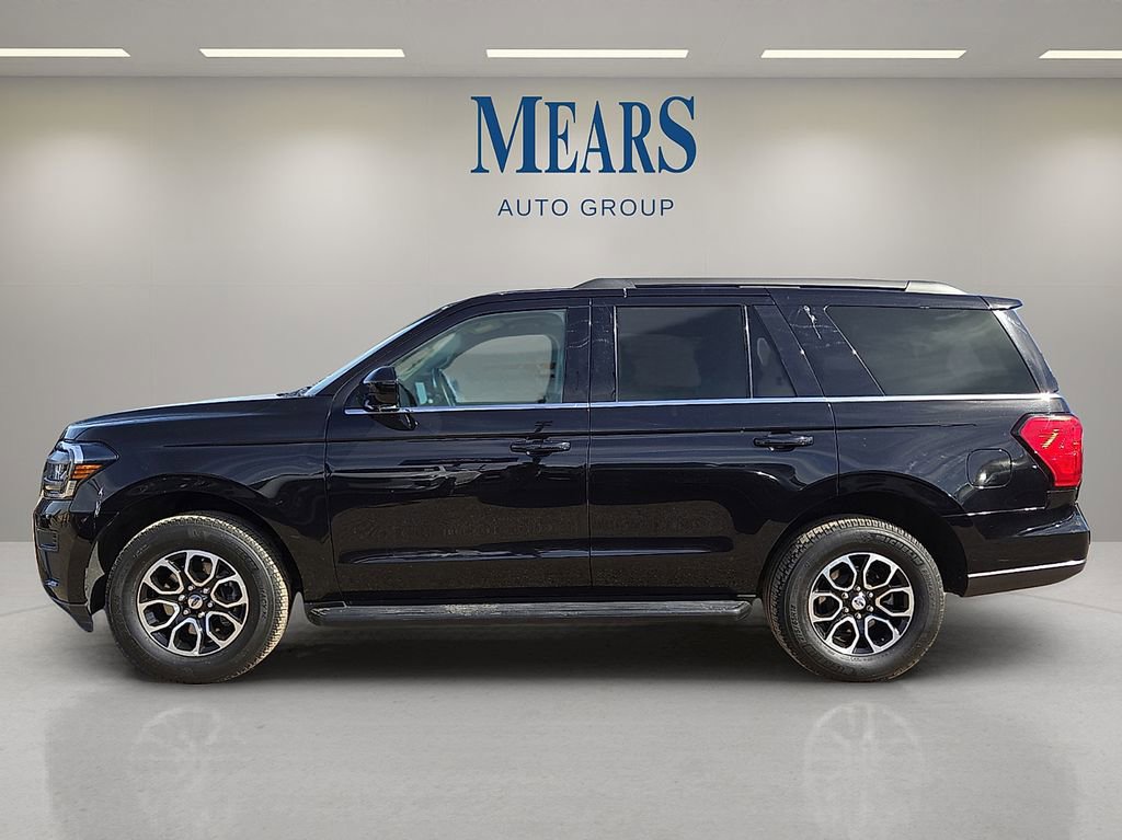 Used 2024 Ford Expedition XLT image 2