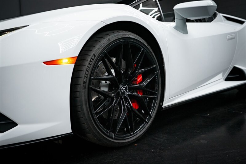 Used 2021 Lamborghini Huracan EVO RWD image 11