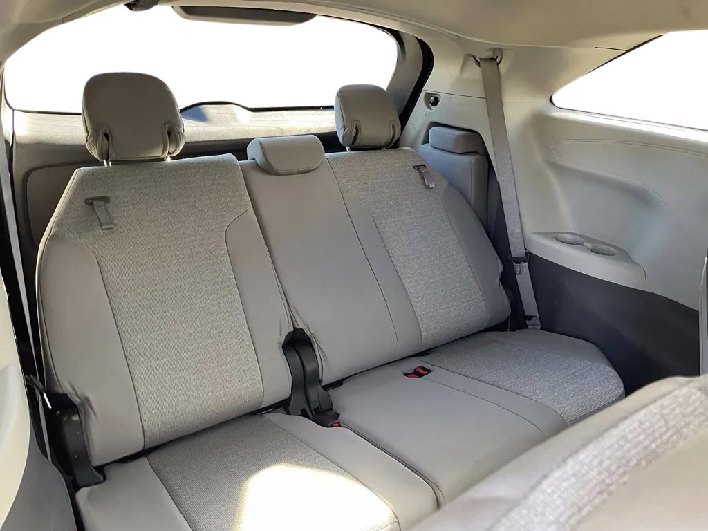 Used 2024 Toyota Sienna LE FWD image 24