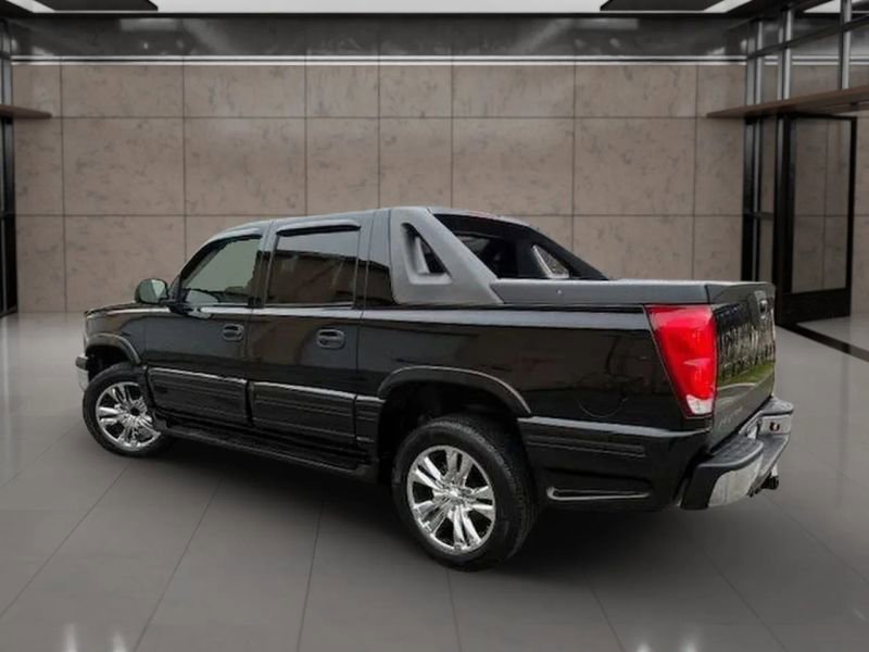 Used 2005 Chevrolet Avalanche Z66 w/ Sun And Sound Package image 2