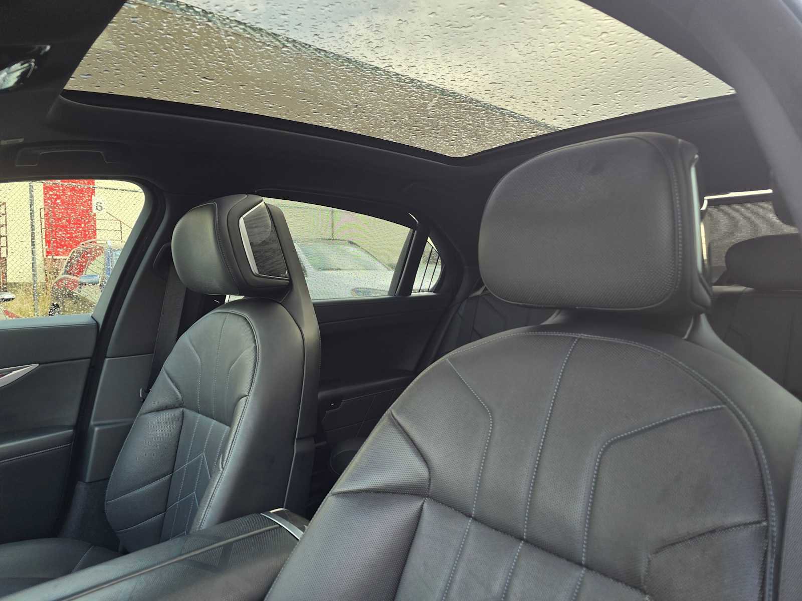 Used 2024 BMW 740i image 23