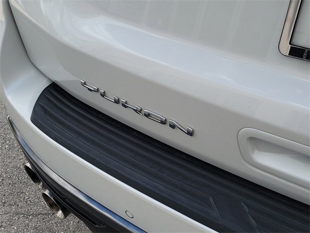 Used 2022 GMC Yukon AT4 w/ Technology Package image 9