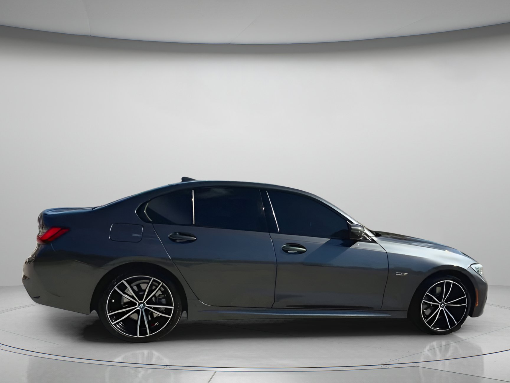 Used 2022 BMW 330e w/ M Sport Package image 31