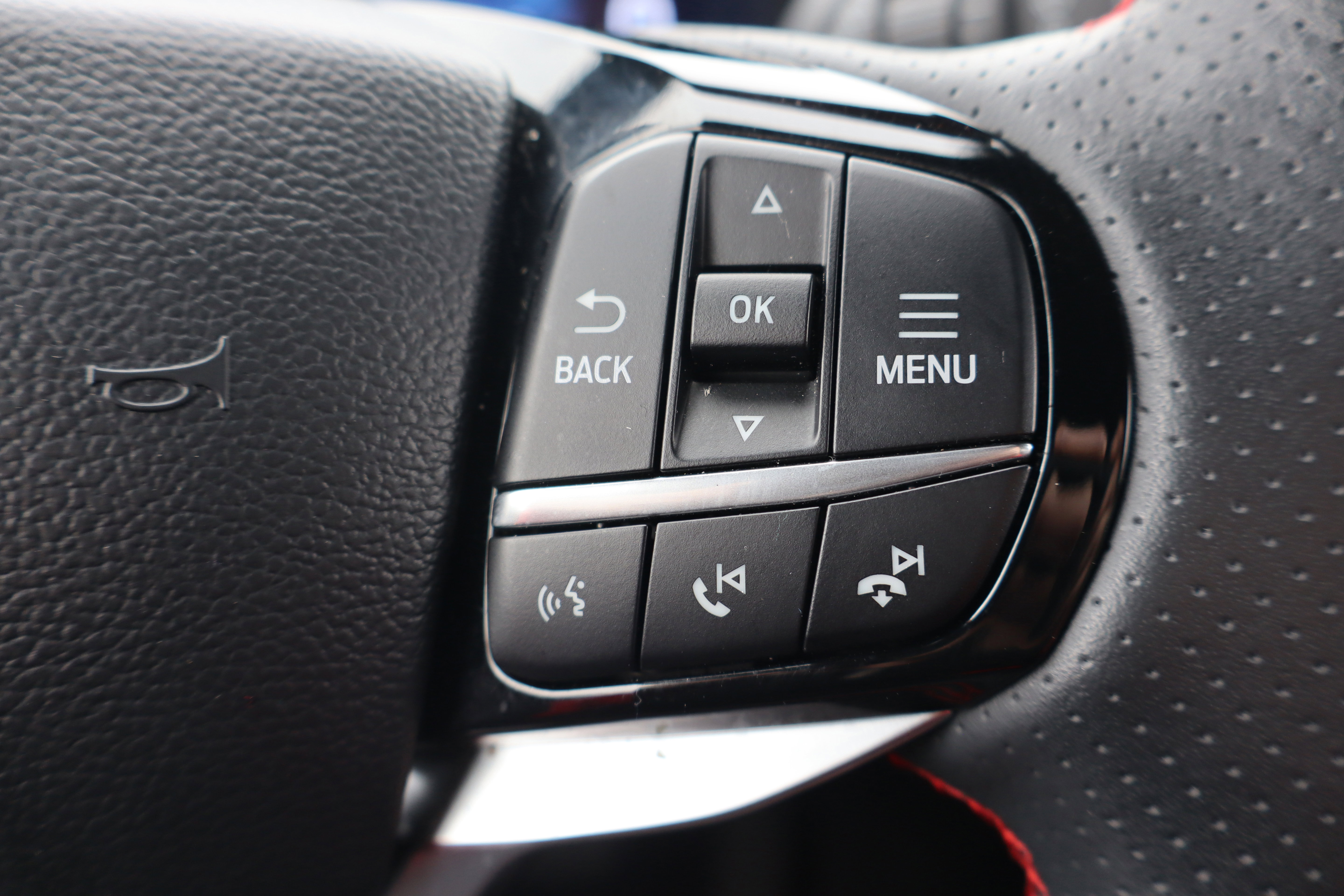 Used 2025 Ford Explorer ST-Line w/ ST-Line Street Pack AWD/4WD image 18