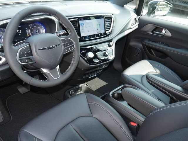 New 2026 Chrysler Pacifica Select AWD/4WD image 16