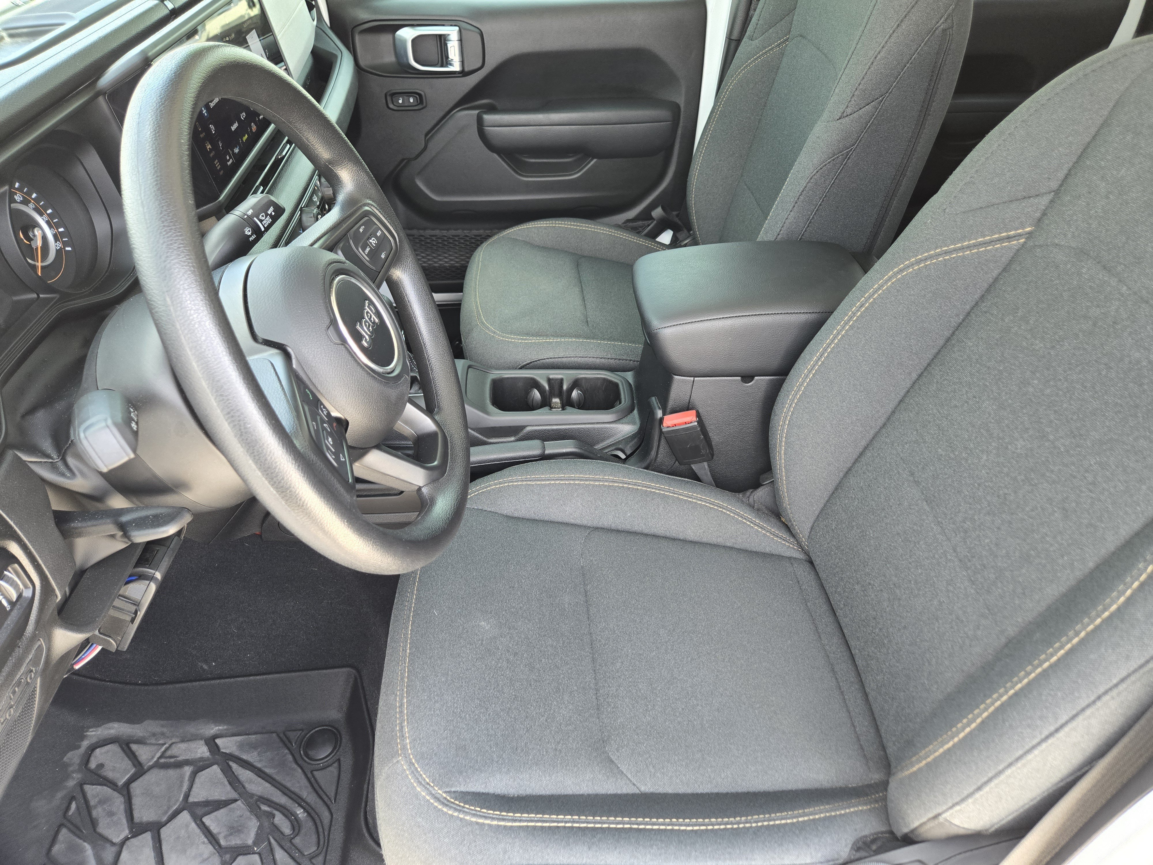 Used 2025 Jeep Gladiator Sport AWD/4WD image 13