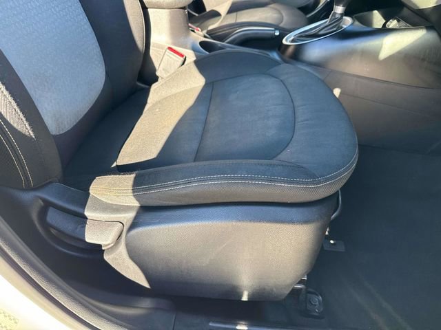 Used 2016 Kia Soul + image 17