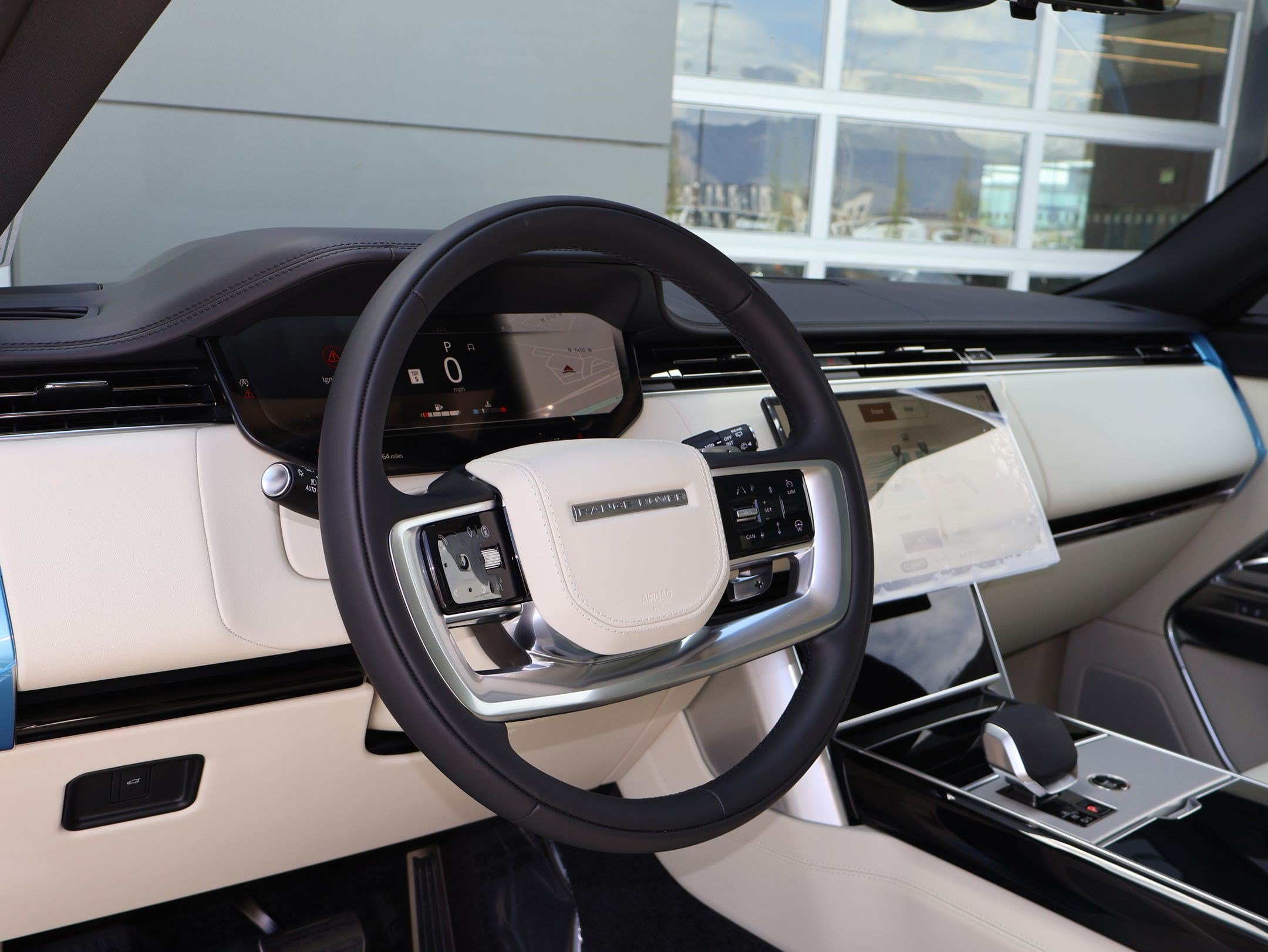 Used 2026 Land Rover Range Rover SE AWD/4WD image 12