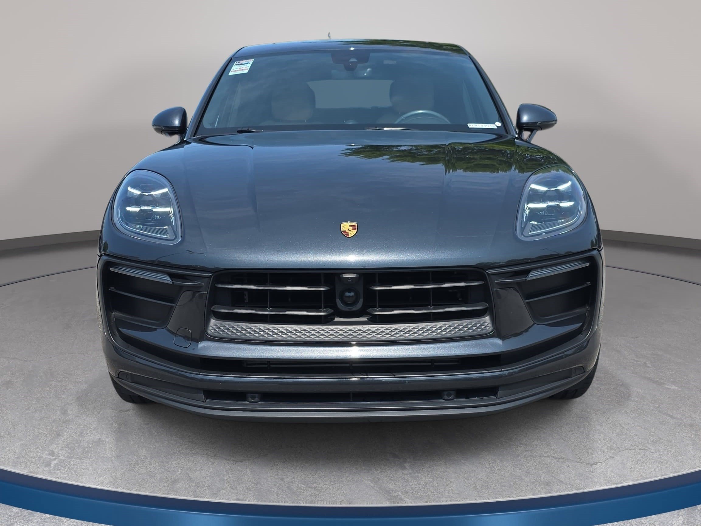 Used 2023 Porsche Macan Turbo AWD/4WD image 2