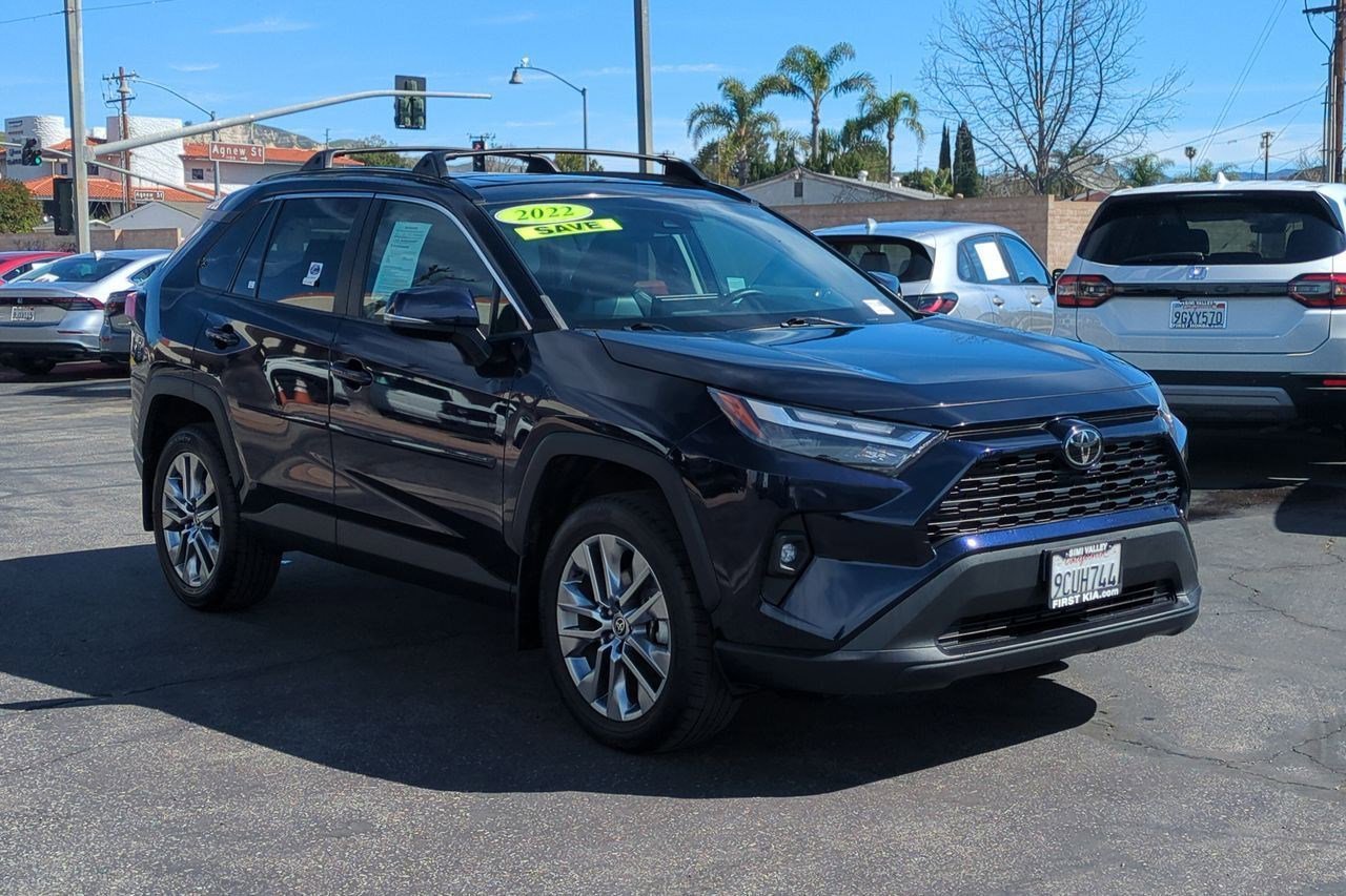 Used 2022 Toyota RAV4 XLE Premium image 3
