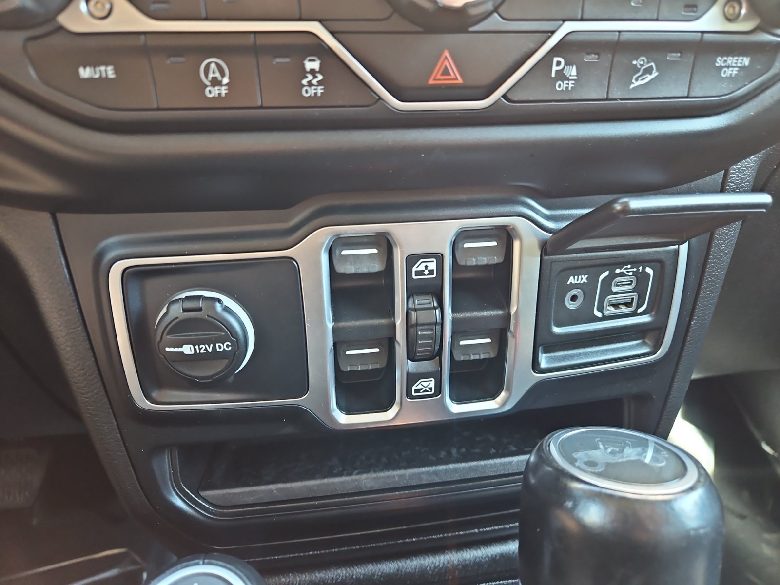 Used 2020 Jeep Wrangler Unlimited Sahara AWD/4WD image 25