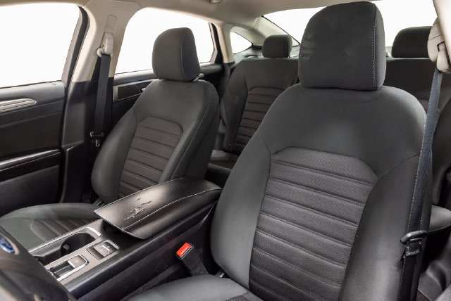 Used 2020 Ford Fusion SE FWD image 9
