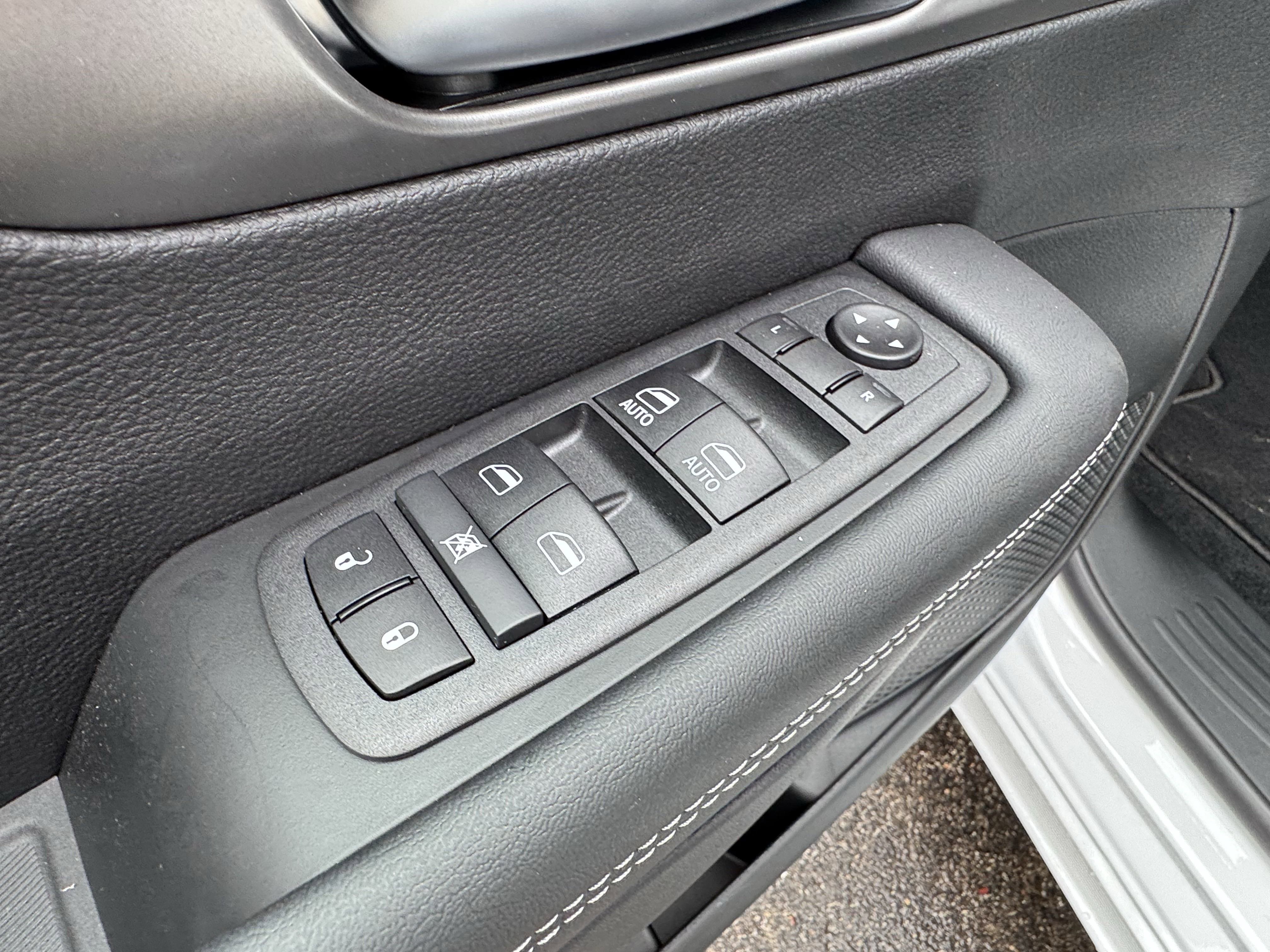 New 2025 Chrysler Voyager LX image 10