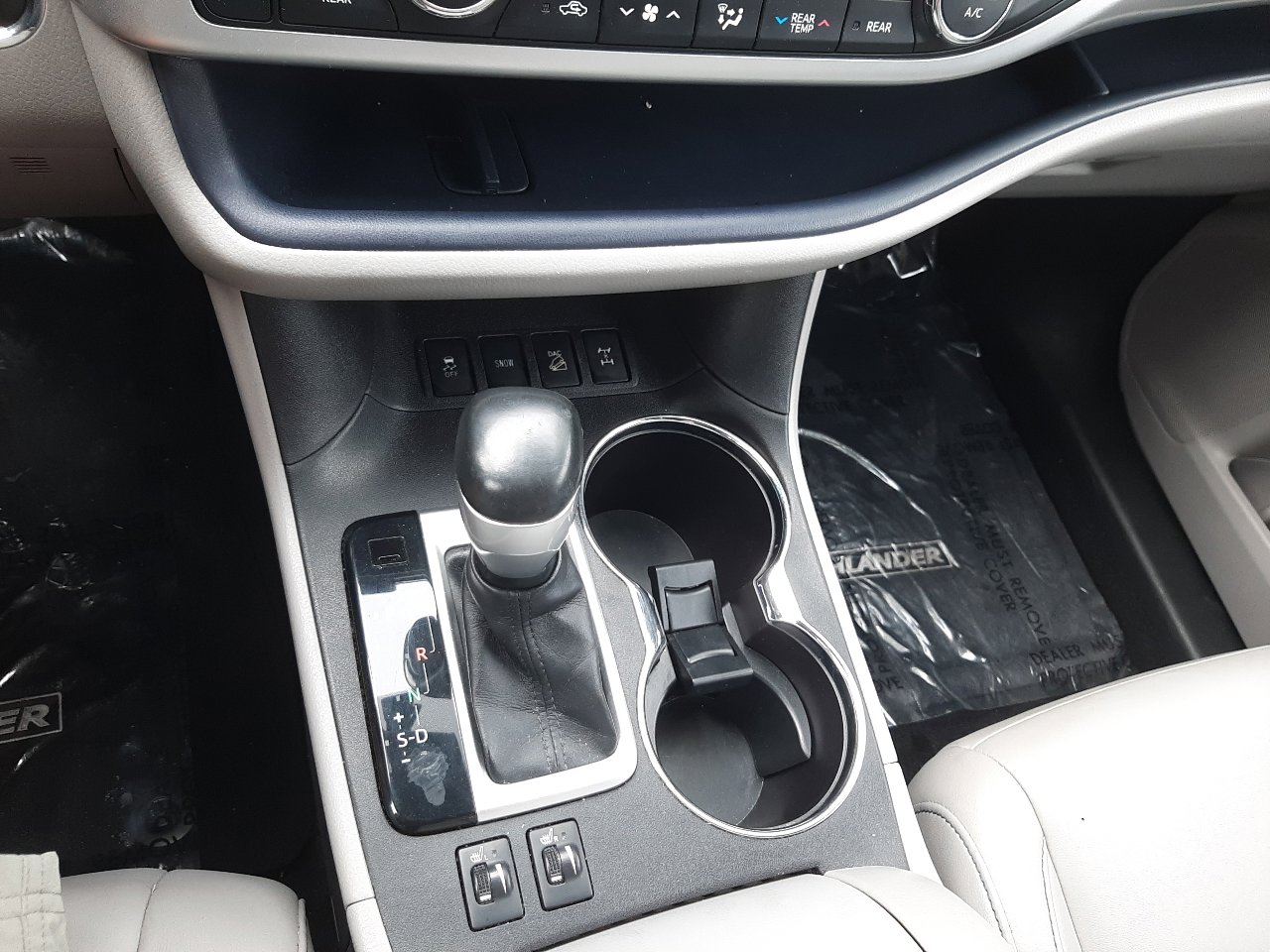 Used 2015 Toyota Highlander XLE image 14