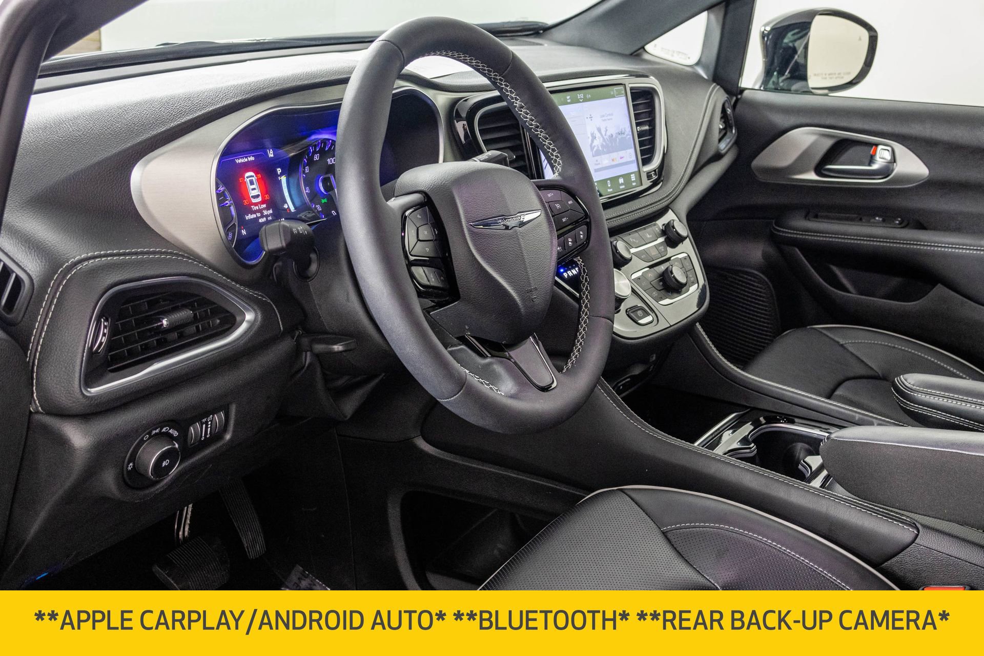 Used 2023 Chrysler Pacifica Limited w/ Uconnect Theater Family Group image 5