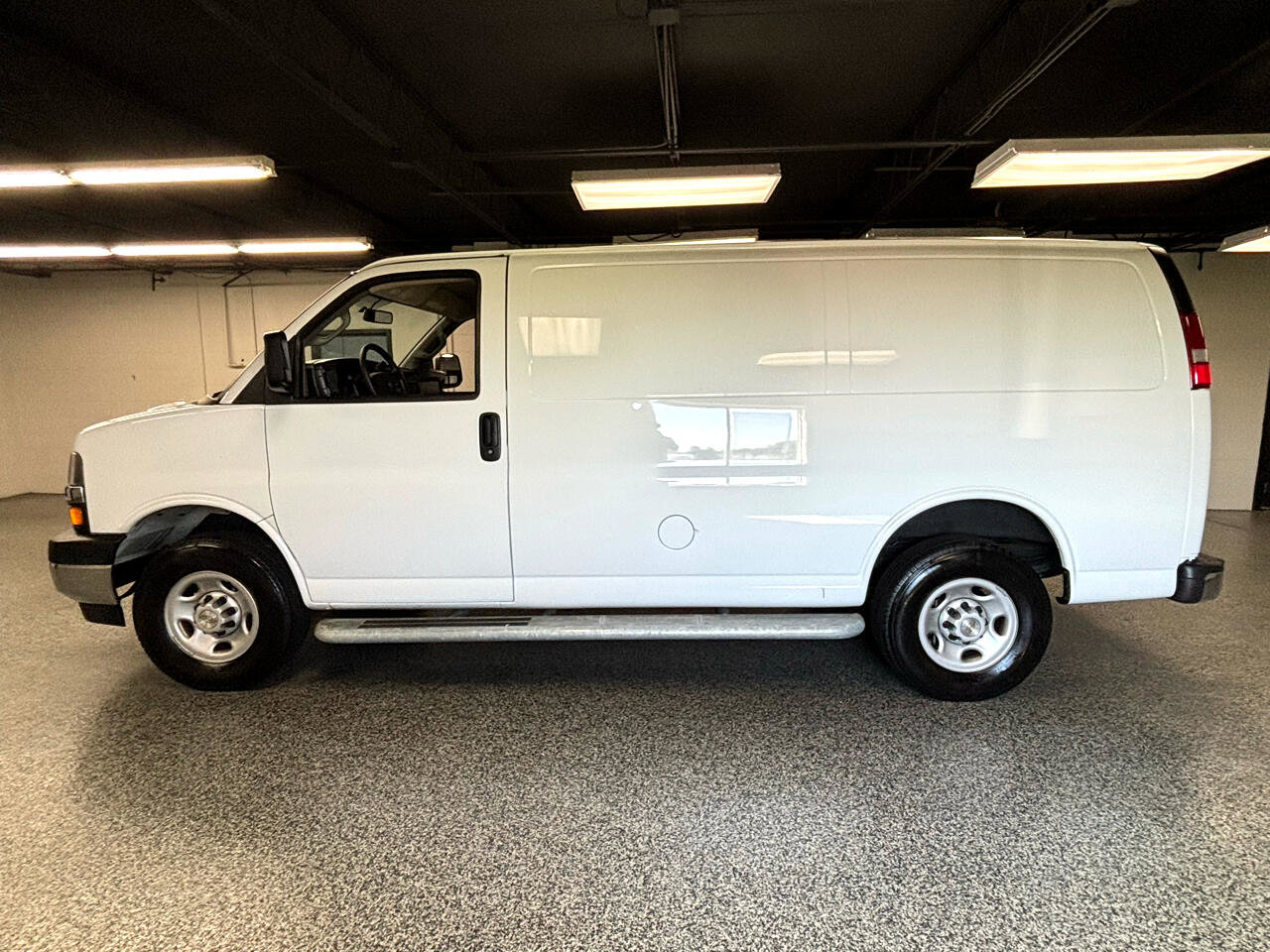 Used 2023 Chevrolet Express 2500 w/ Driver Convenience Package image 7