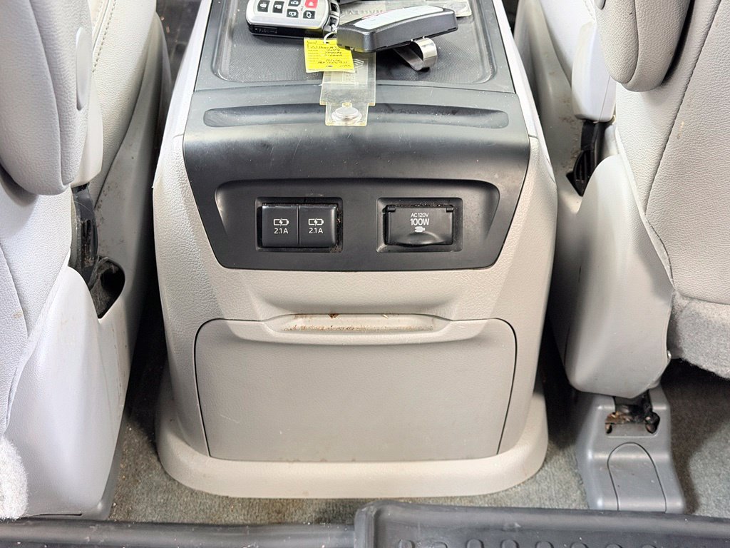 Used 2018 Toyota Sienna XLE w/ XLE Navigation Package FWD image 20