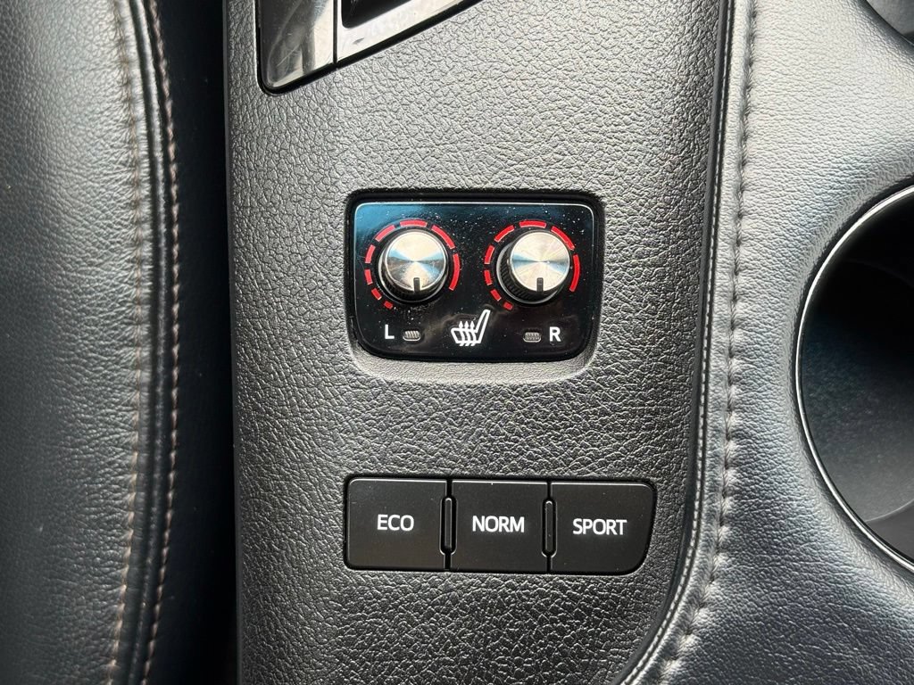 Used 2016 Toyota Avalon XLE Plus w/ Preferred Accessory Package FWD image 31