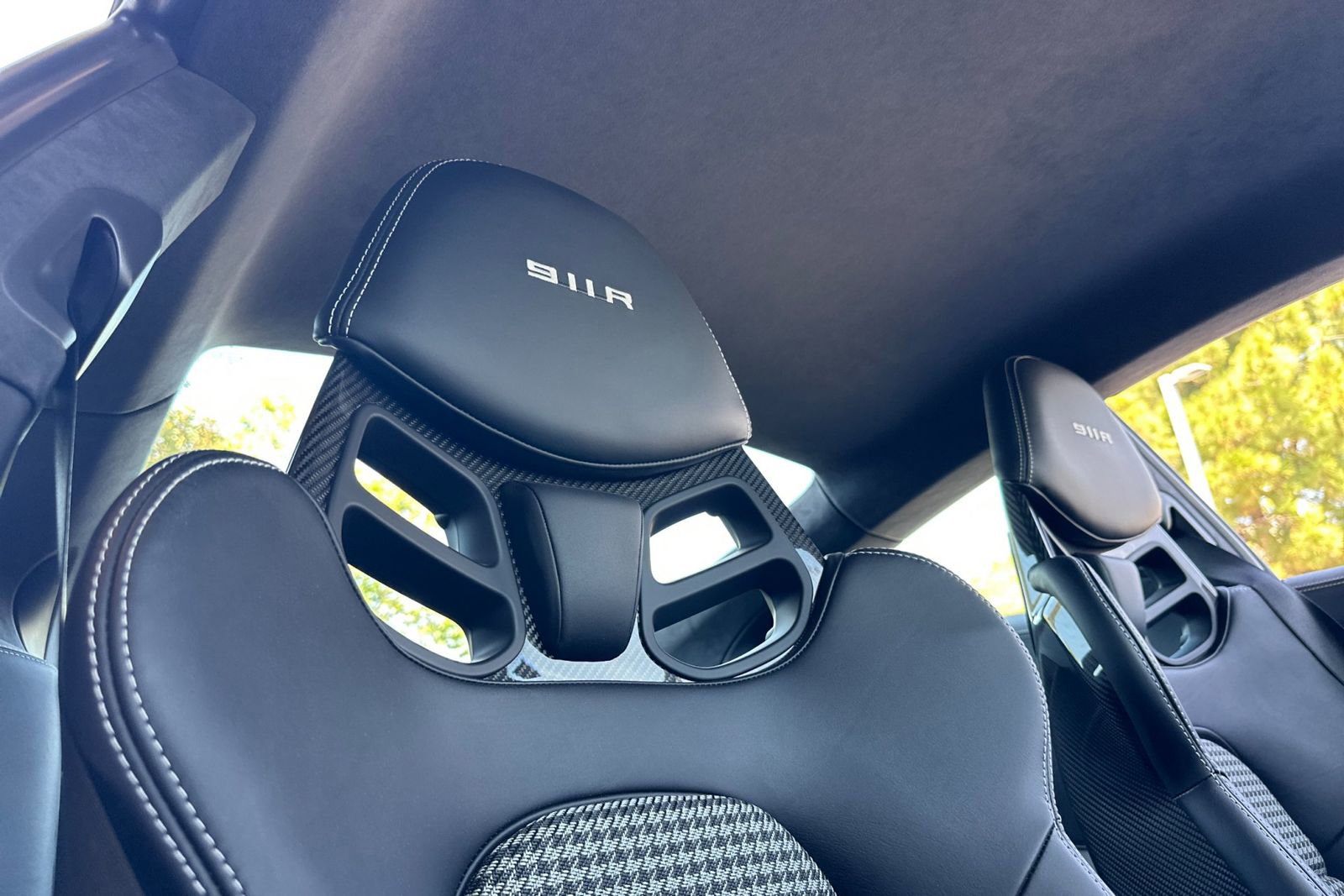 Certified 2016 Porsche 911 R RWD image 17