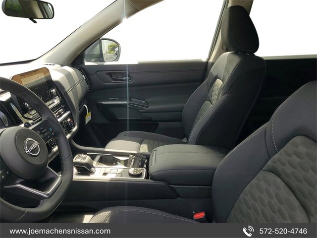 New 2025 Nissan Pathfinder SV w/ Black Appearance Package image 11