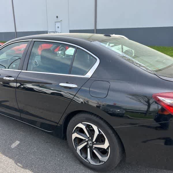 Used 2017 Honda Accord EX image 7