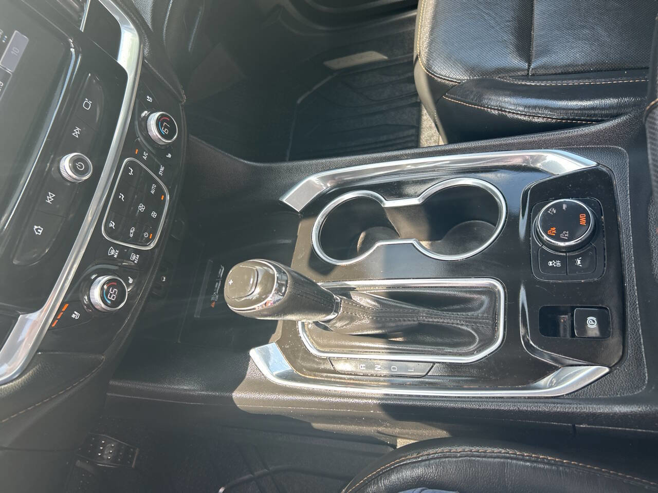 Used 2019 Chevrolet Traverse Premier w/ Redline Edition image 13