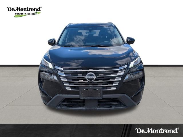 Used 2024 Nissan Rogue SV w/ SV Premium Package image 2