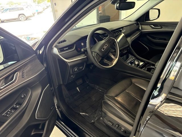 Used 2023 Jeep Grand Cherokee Limited w/ Trailer Tow Prep Group (B) AWD/4WD image 14