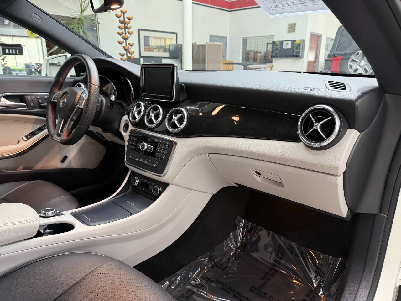 Used 2014 Mercedes-Benz CLA 250 image 18