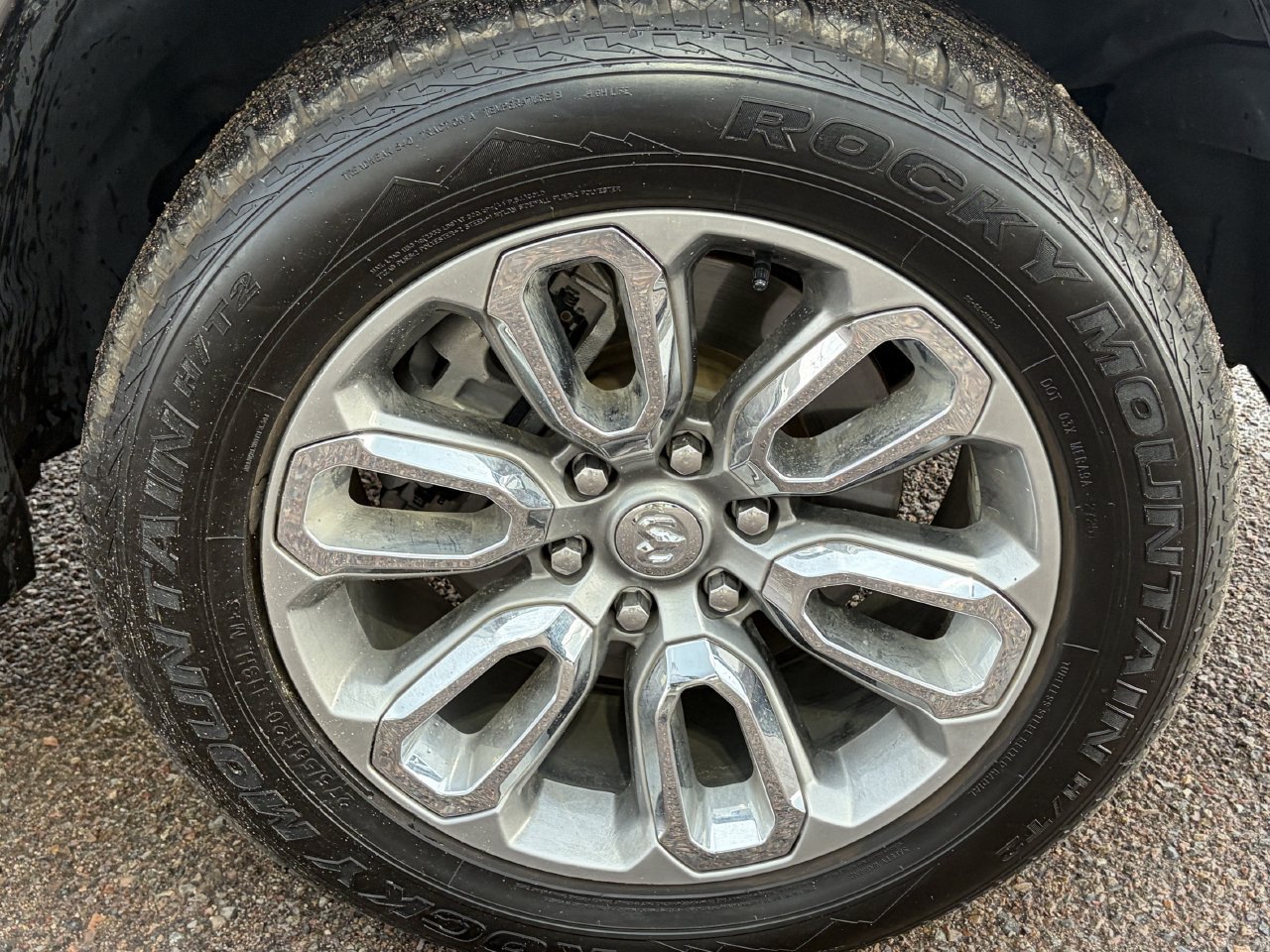 Used 2020 RAM 1500 Laramie RWD image 13