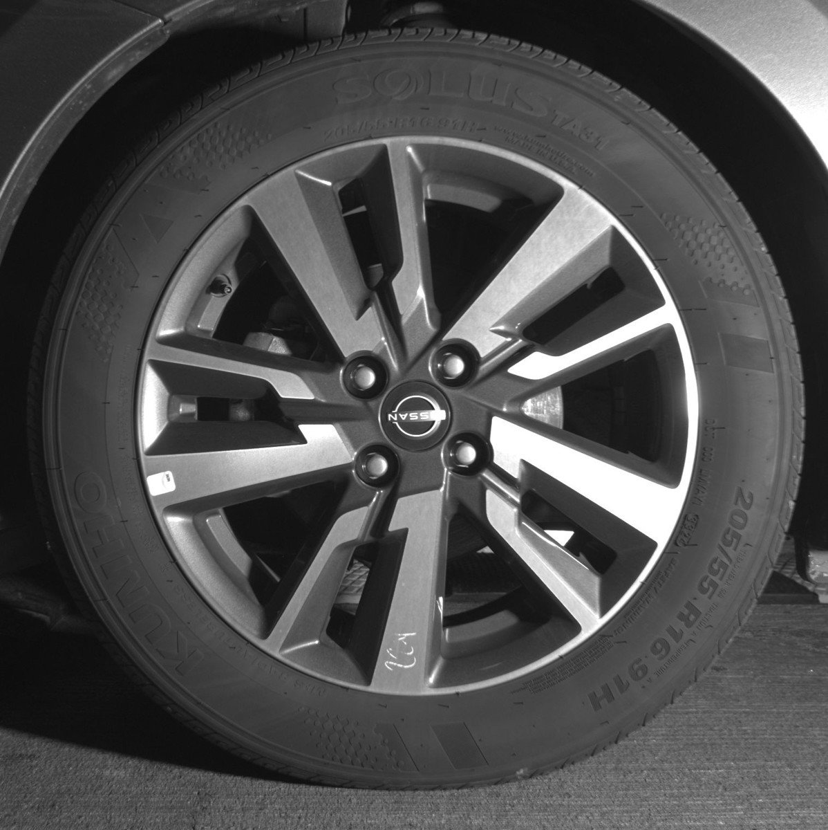 Used 2025 Nissan Versa SV image 11