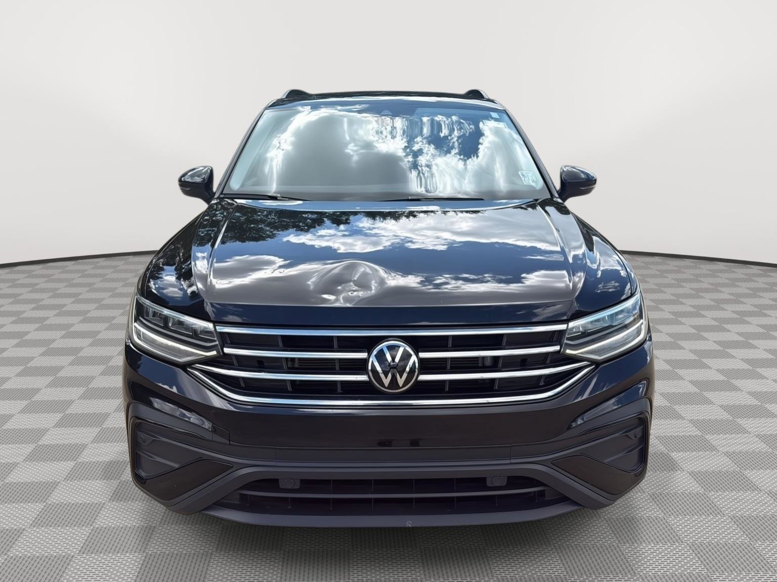 Used 2024 Volkswagen Tiguan S image 8