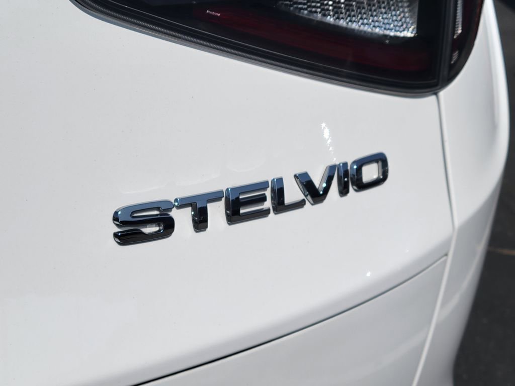 Used 2024 Alfa Romeo Stelvio Sprint RWD image 23