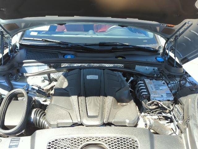 Used 2025 Porsche Macan S image 26