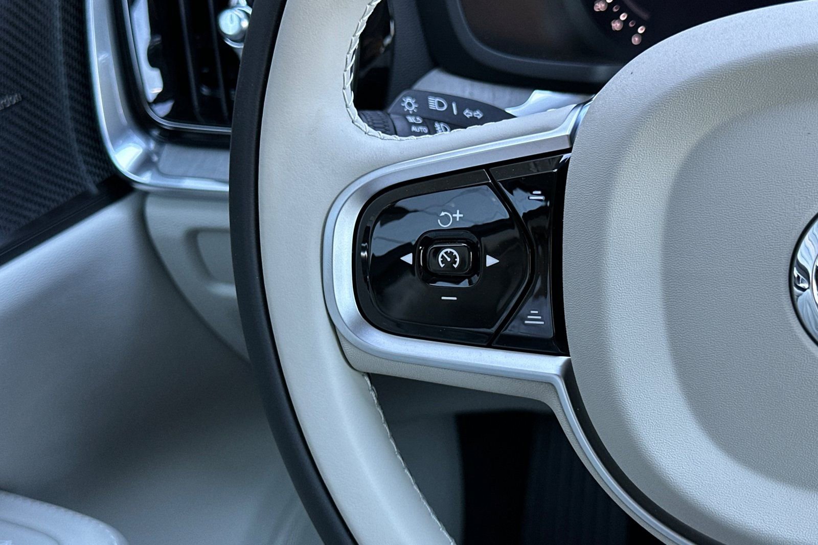 Certified 2026 Volvo V60 B5 Cross Country Plus w/ Climate Package image 28