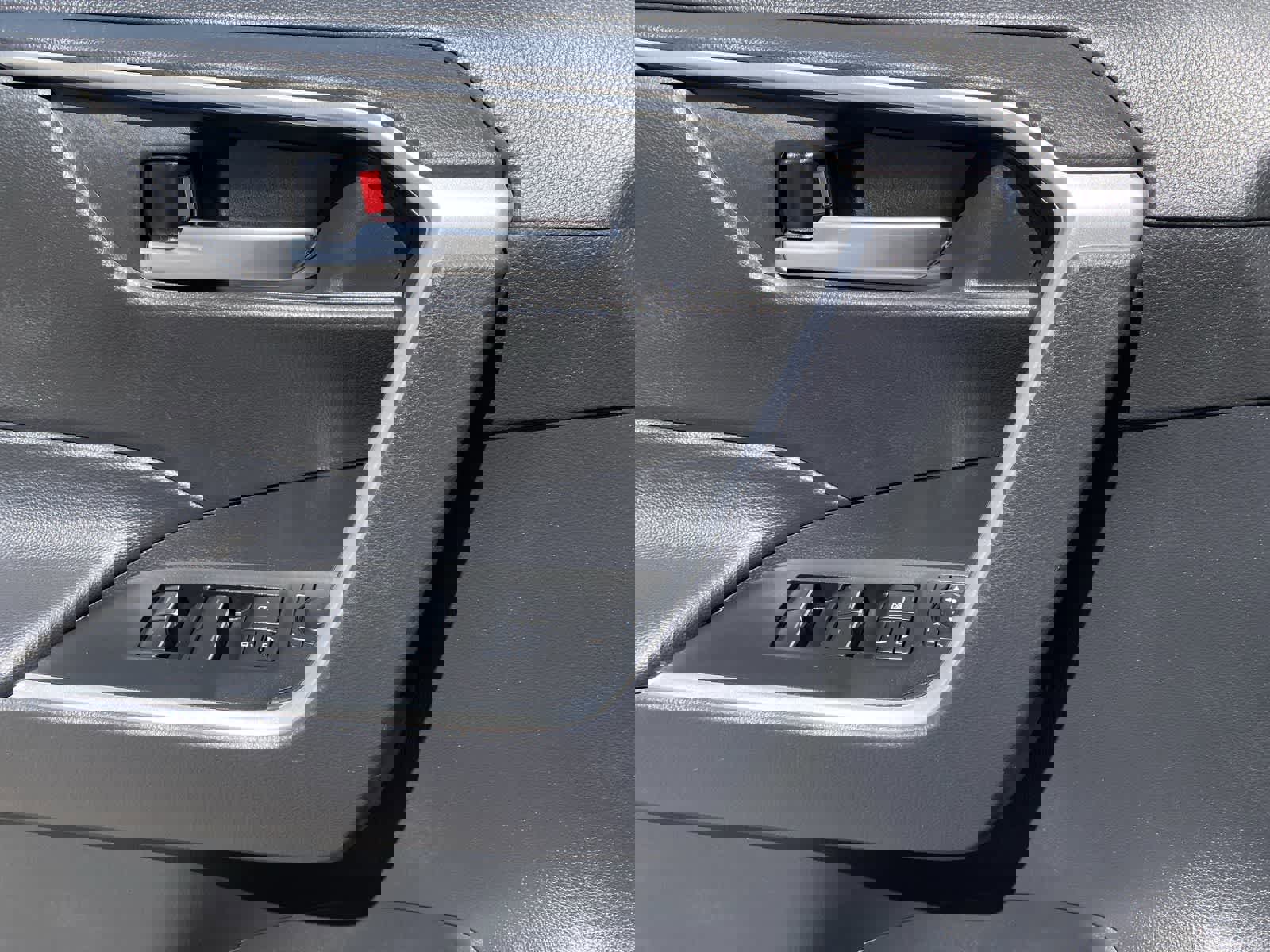 Used 2025 Toyota RAV4 XLE image 18