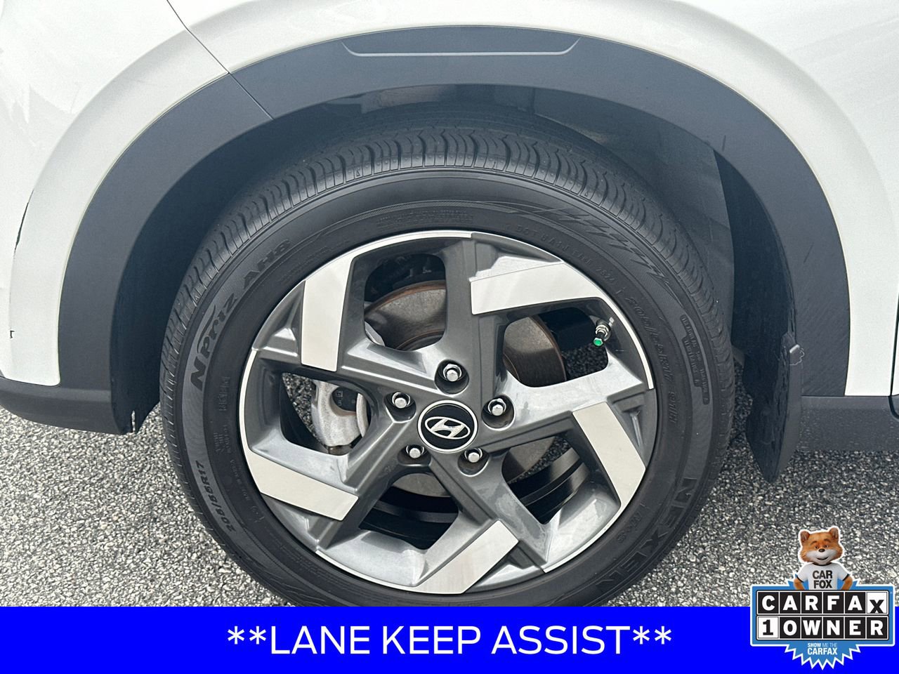 Used 2024 Hyundai Venue SEL FWD image 11
