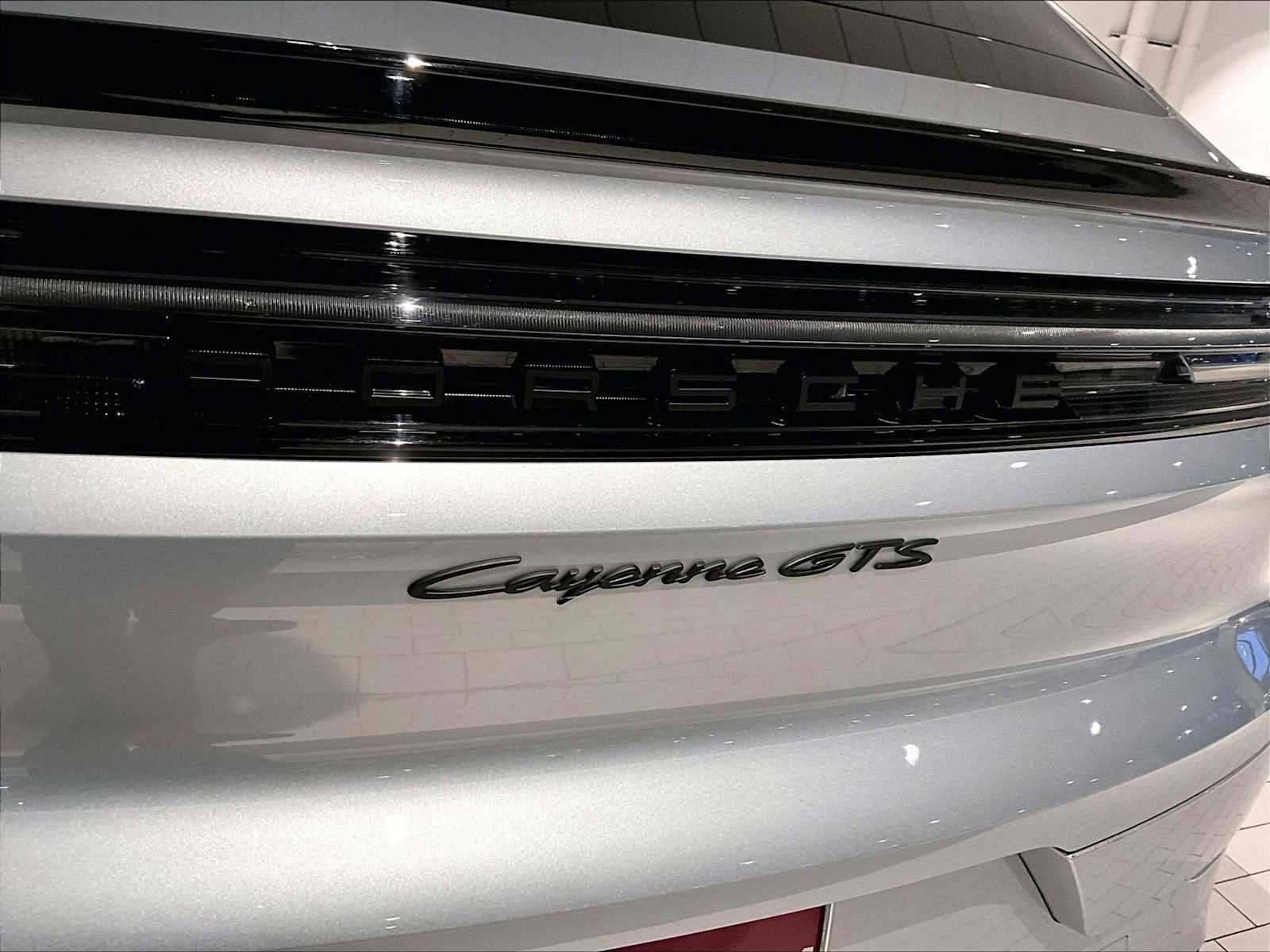 Used 2025 Porsche Cayenne GTS image 38