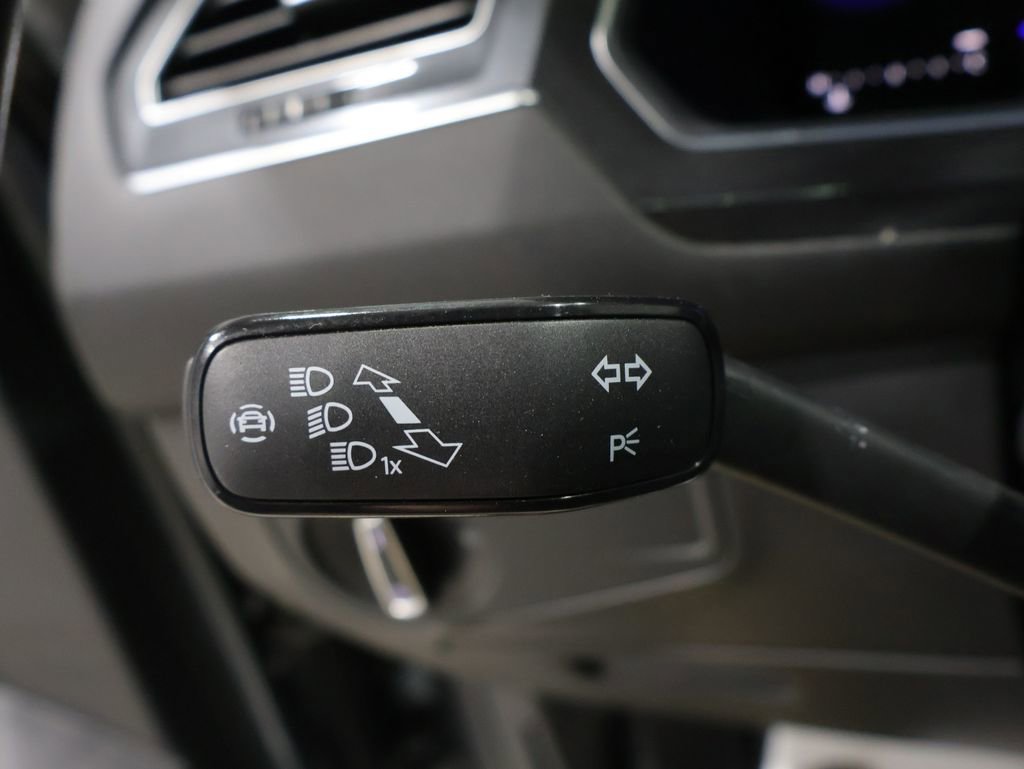 Used 2022 Volkswagen Tiguan SE image 37
