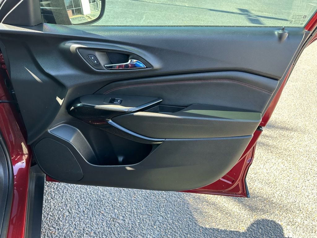 Used 2025 Chevrolet Trax RS w/ Sunroof Package image 21