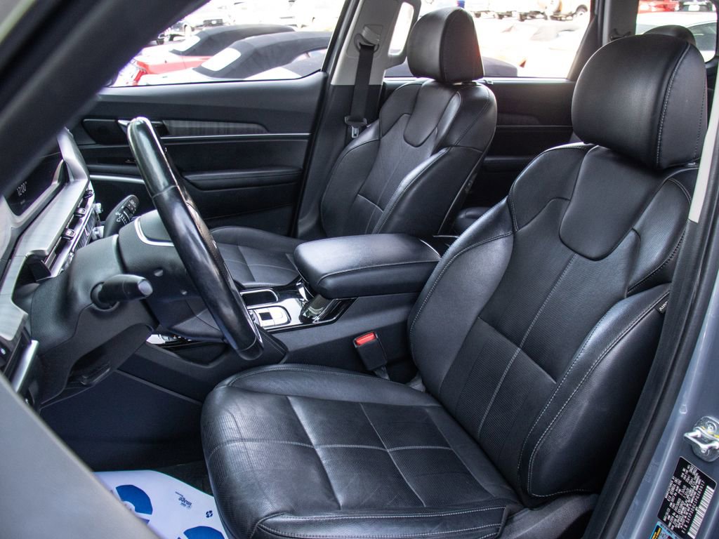 Used 2023 Kia Telluride EX w/ EX Captain's Chair Package image 10