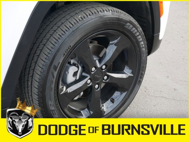 Used 2023 Jeep Grand Cherokee Altitude image 12