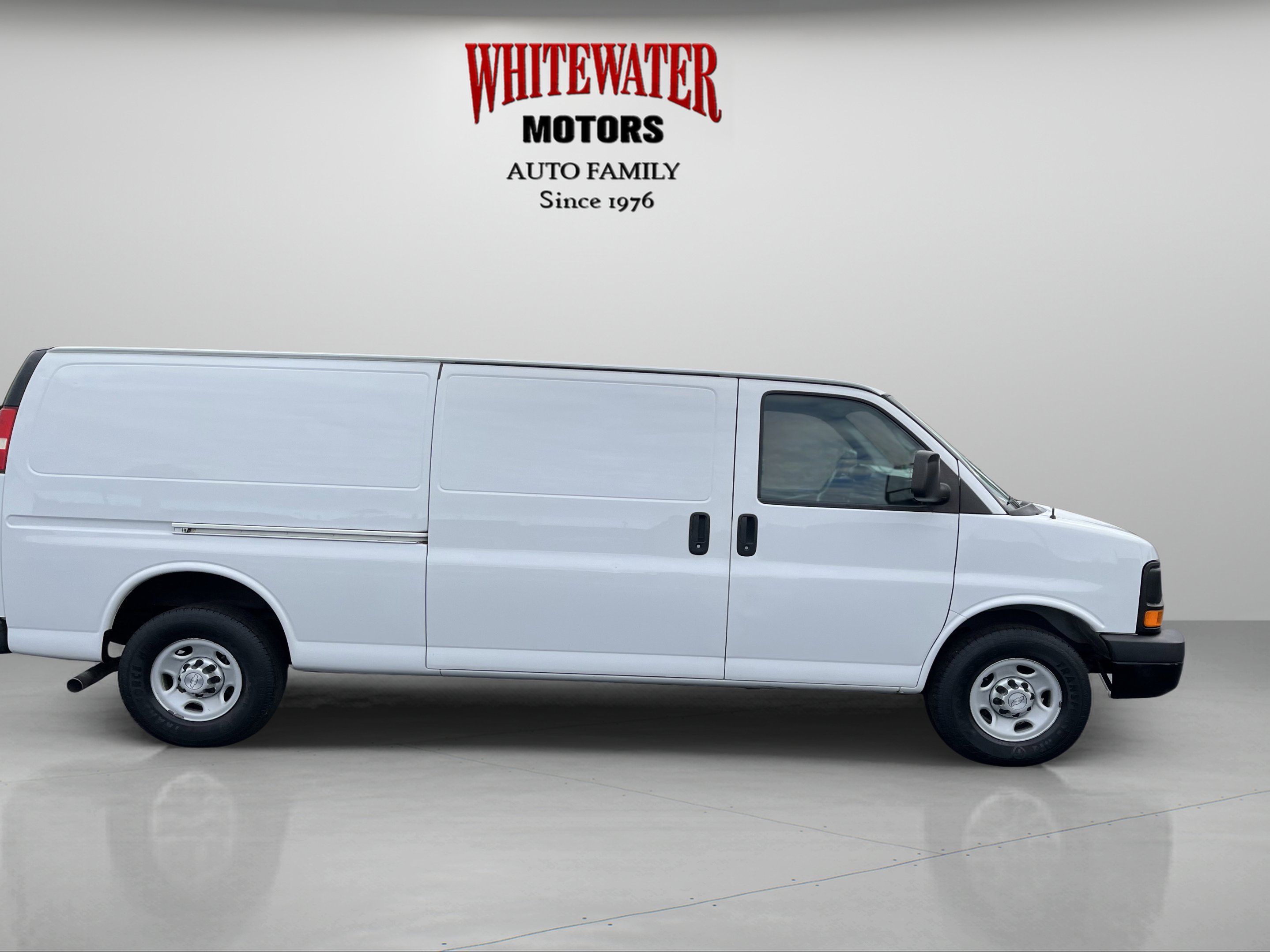 Used 2014 Chevrolet Express 3500 Extended RWD image 6