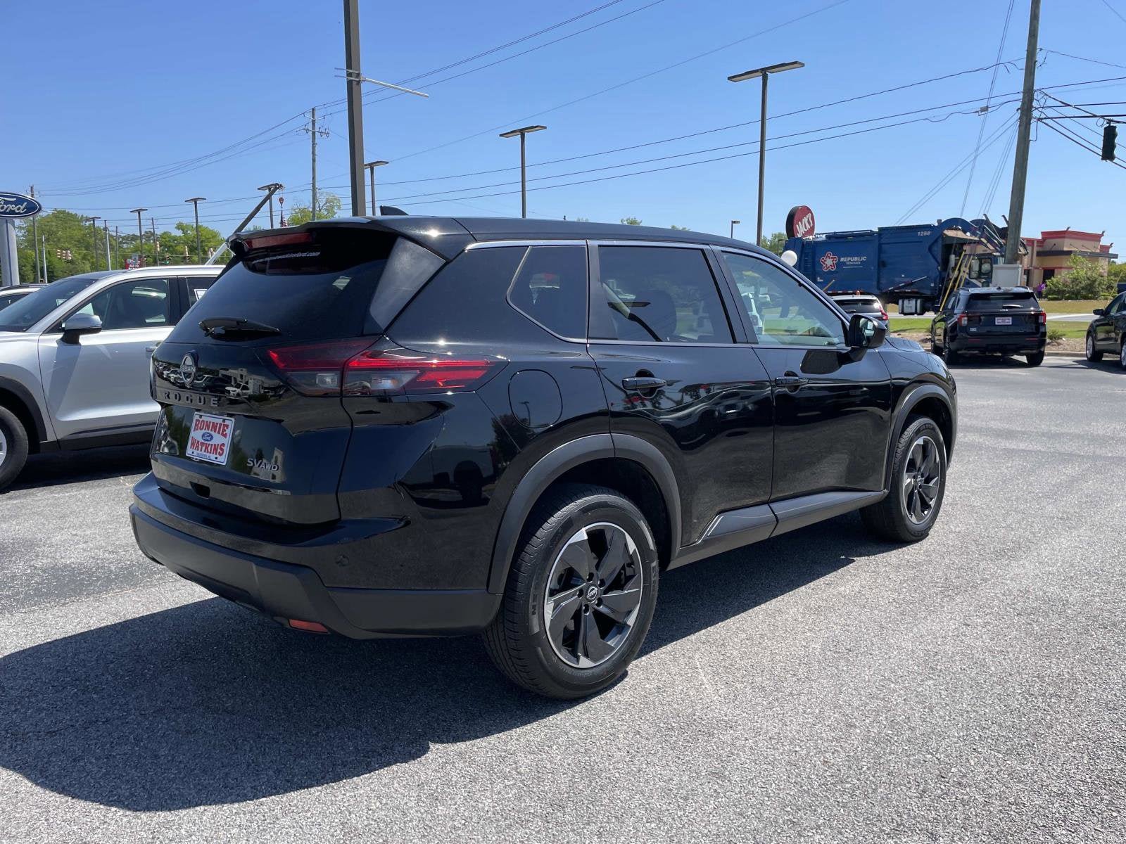 Used 2024 Nissan Rogue SV AWD/4WD image 4
