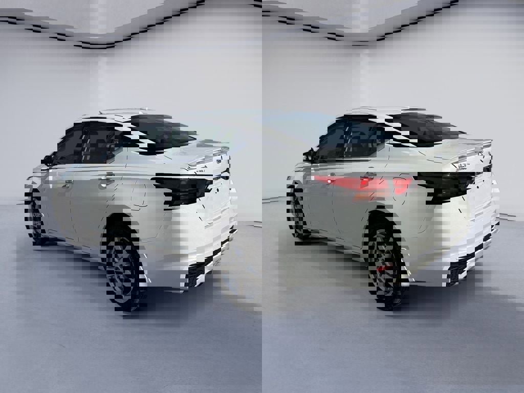 Used 2020 Nissan Altima 2.5 Platinum image 3