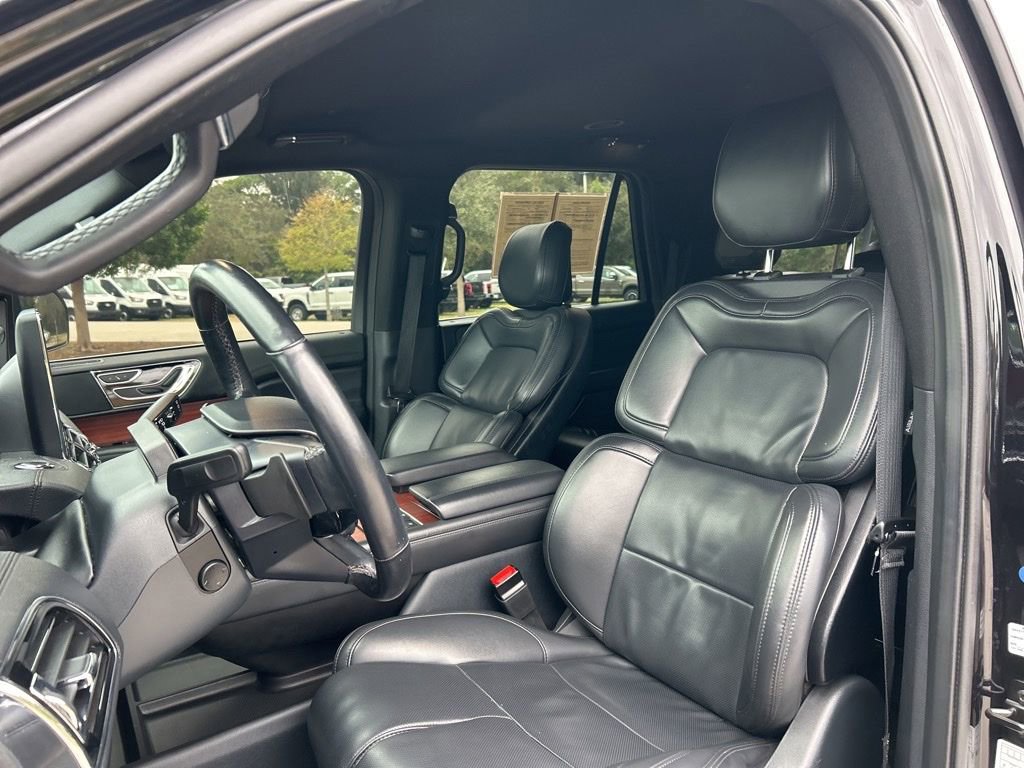 Used 2024 Lincoln Navigator L Premiere image 19