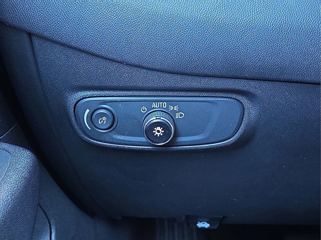 Used 2023 Chevrolet Equinox LT image 24