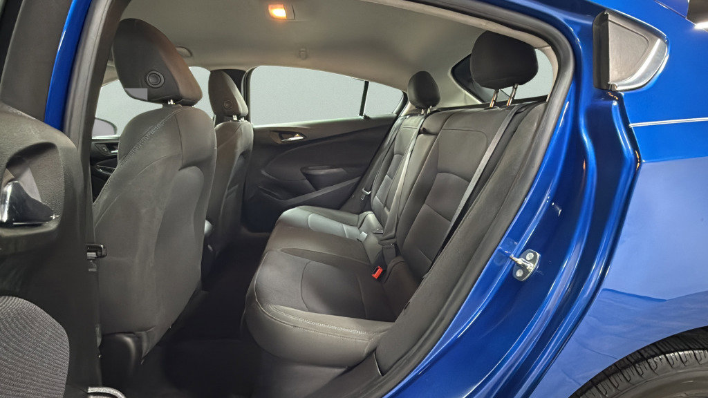 Used 2018 Chevrolet Cruze LT w/ Convenience Package image 23
