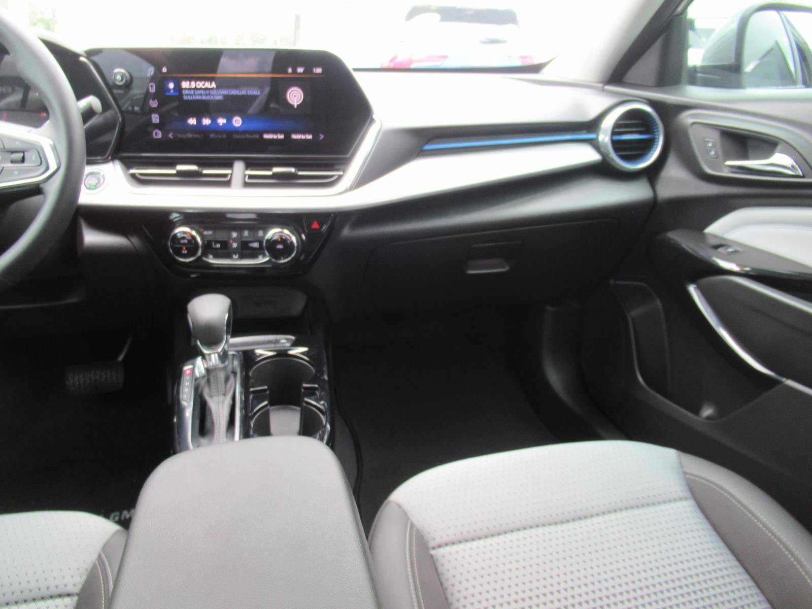 Used 2025 Chevrolet Trax LT w/ Sunroof Package FWD image 14
