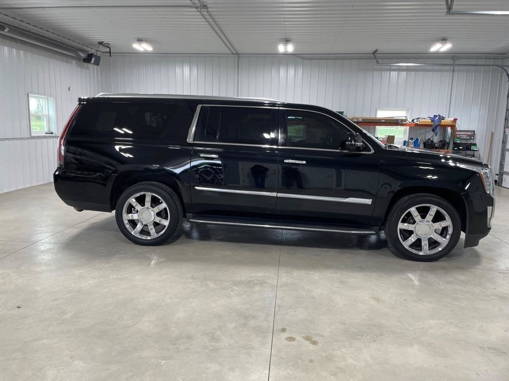 Used 2016 Cadillac Escalade ESV Luxury AWD/4WD image 8